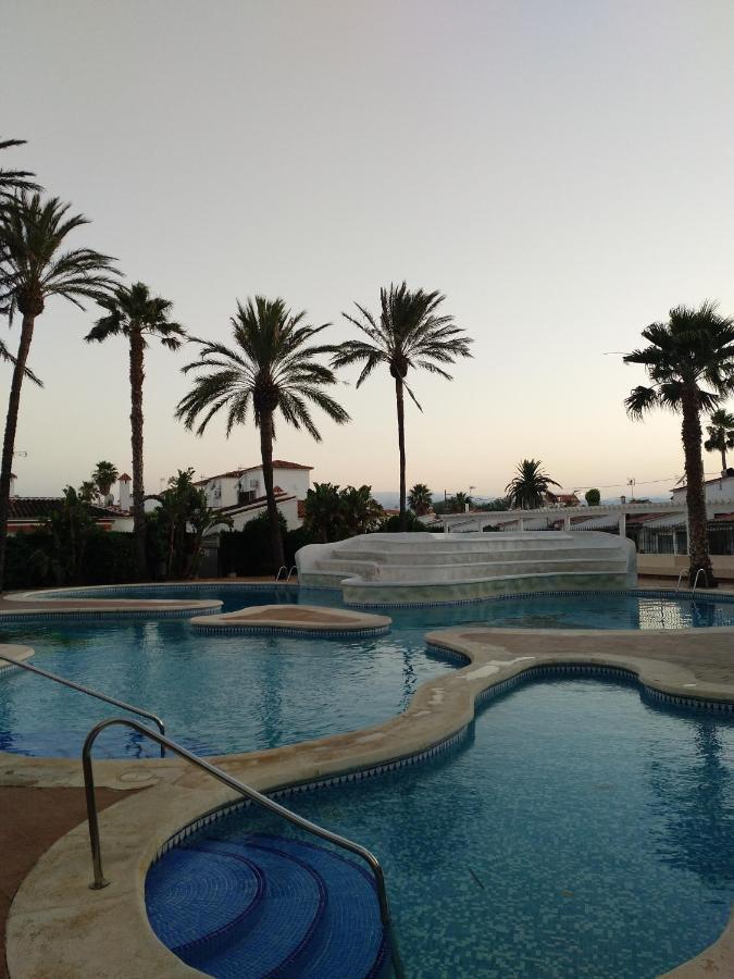 Apartamento Parchís con piscina Dénia Exterior foto